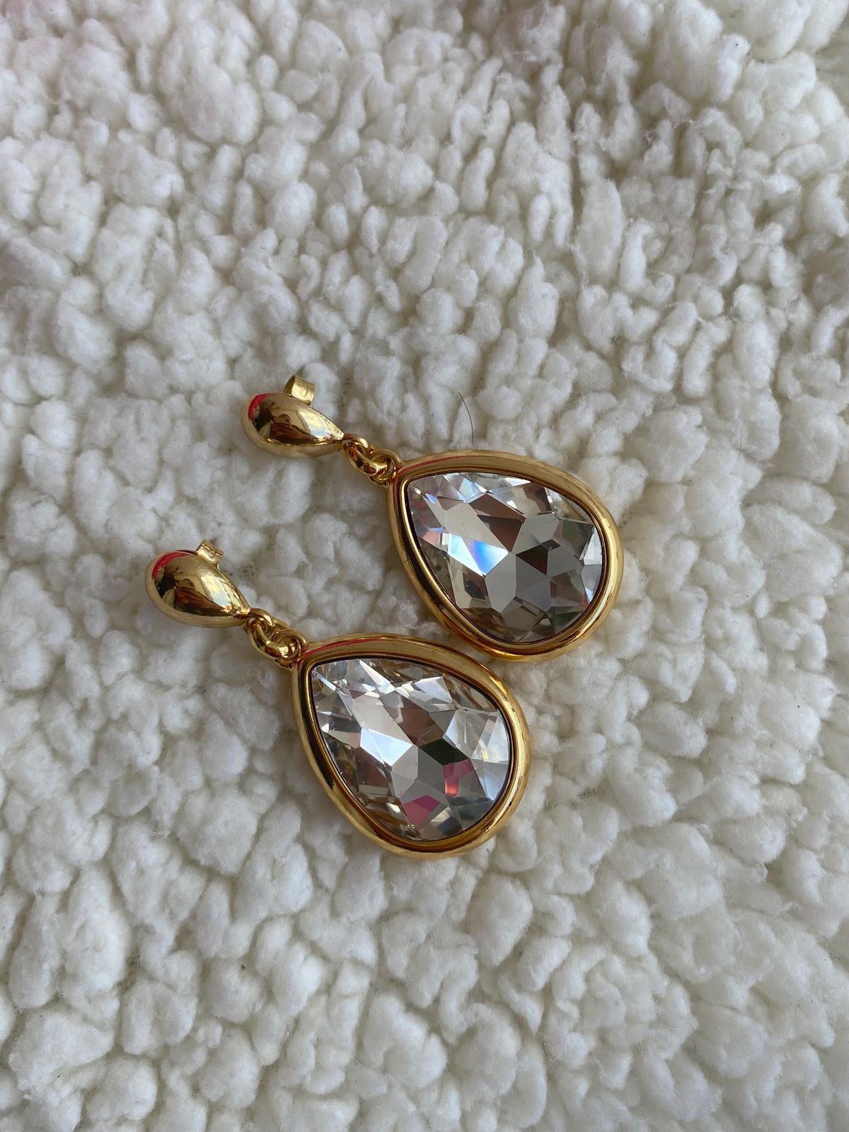 Brinco Gota  com strass